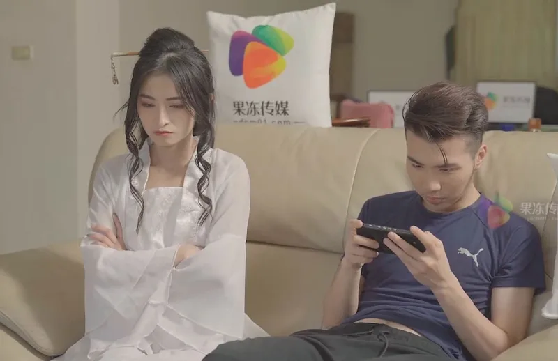 Em bú cu miệt mài mỏi cả miệng mà anh chẳng thèm dạo đầu đút vào chịch luôn